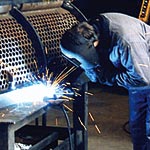 Finishing welding to a new shredder screen